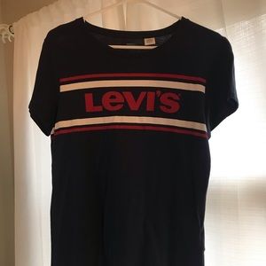 Levi basic tee